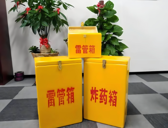 富县玻璃钢炸药箱与普通炸药箱有什么区别？