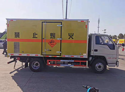 富县爆破器材运输车技术升级与安全合规新趋势